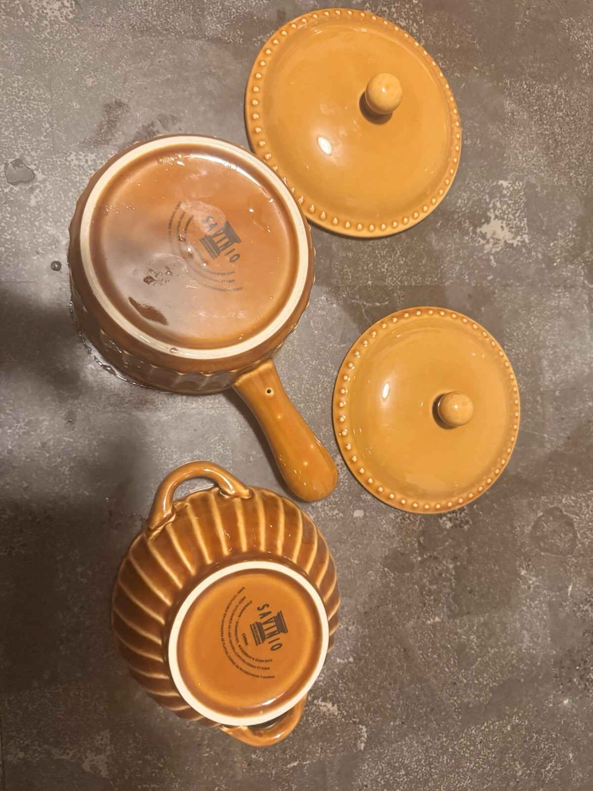 Savinio Bakeware.. Caramel Color, Excellent Condition gallery