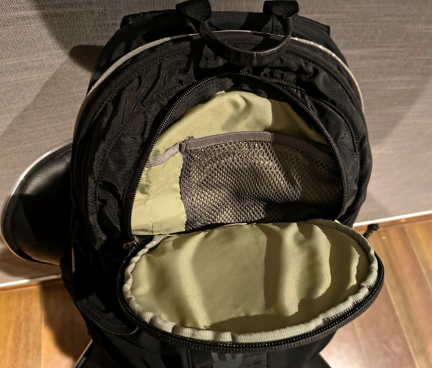 Macpac SUPERTAMP Ventilated Back System 30L Backpack - Black 5