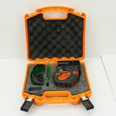 Johnson Level & Tool 40-6688 Self-Leveling Green Line And 5 Dot Laser w/ Case