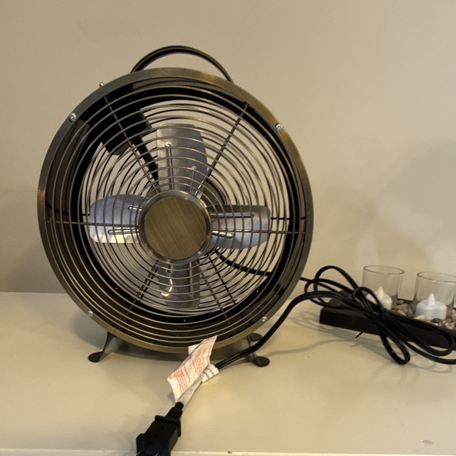 Intertek FE-20 Metal Table/Desk Fan 3-Blade Carry Handle 120V 25W Black gallery