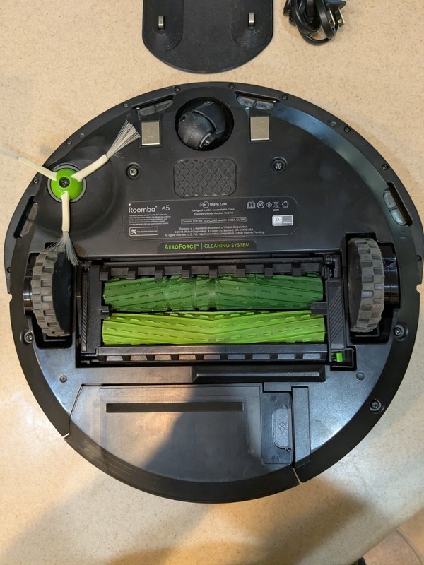 iRobot Roomba E5 Robot Vacuum /charging base , Wi-Fi Connected gallery