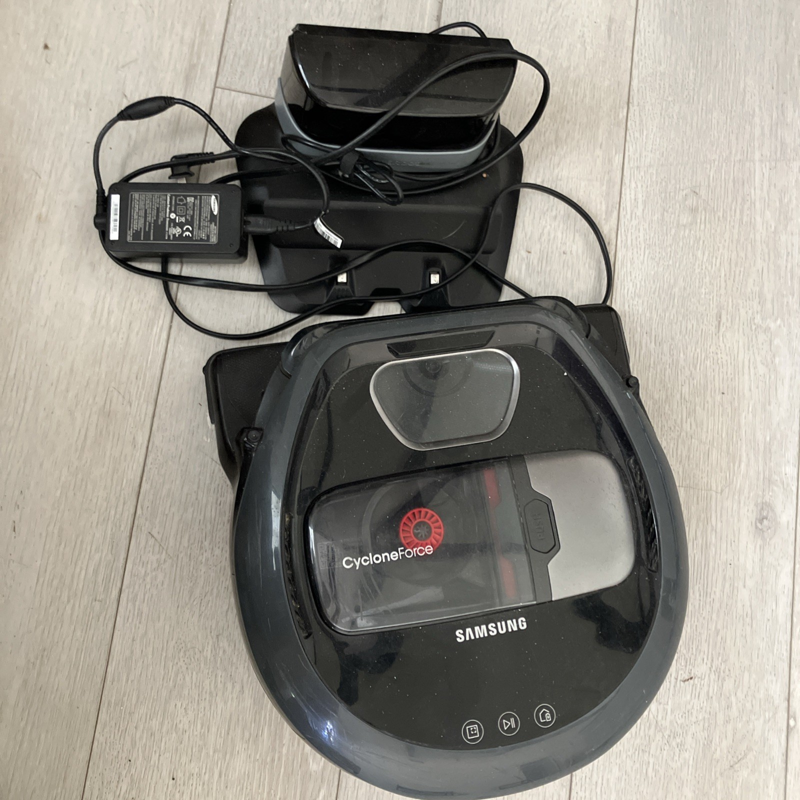Samsung Cyclone Force POWERbot Robotic Vacuum SR1AM7040WG w/ Charger Parts gallery