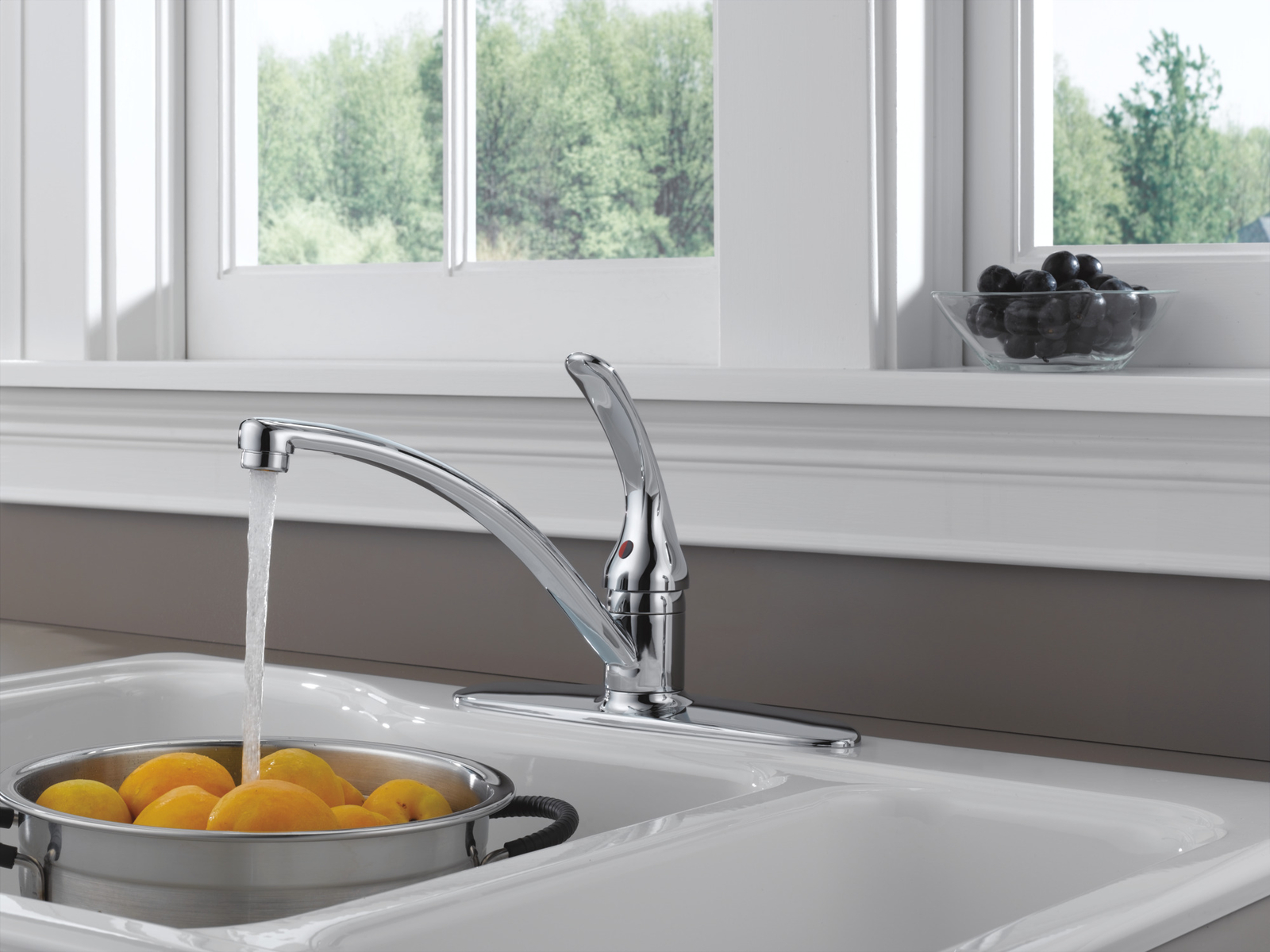 Delta Foundations 1-Handle Kitchen Faucet Chrome-Certified Refurbished gallery