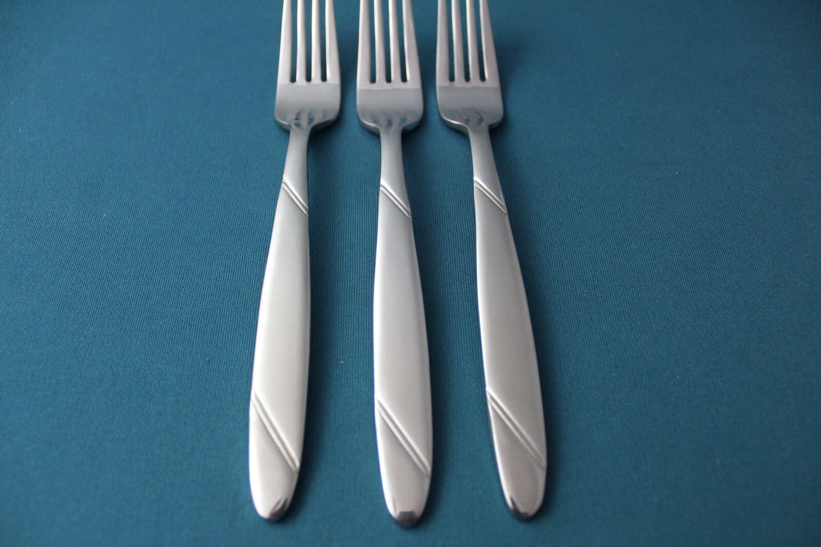 3 Dinner Forks Oneida RISOTTO 18/10 Stainless Frosted Handle 7 3/4" gallery