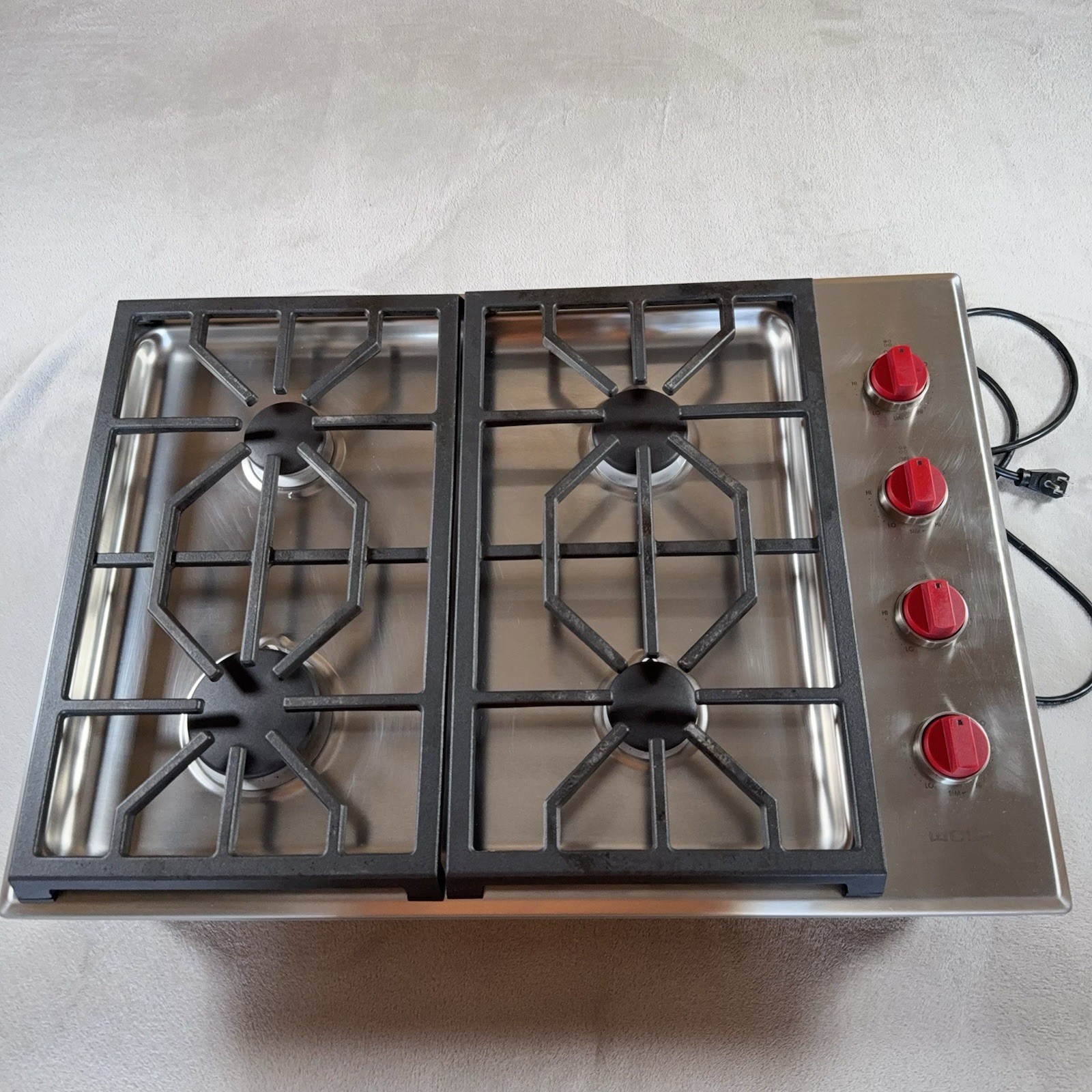 Wolf CG304P/S 30" Professional Gas Cooktop Red Knobs 4 Burner Stainless gallery