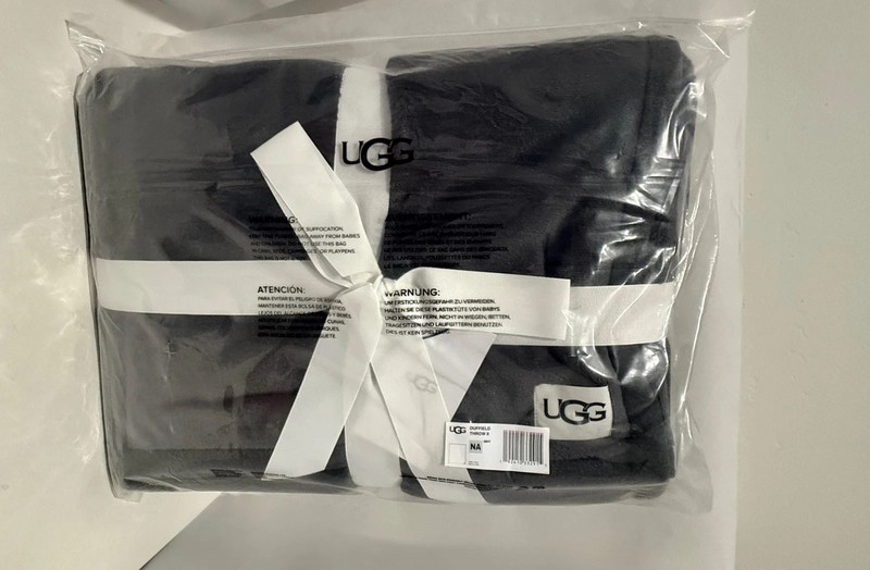 UGG DUFFIELD II THROW BLANKET THICK PLUSH BLACK 50X70 NEW With Tags gallery
