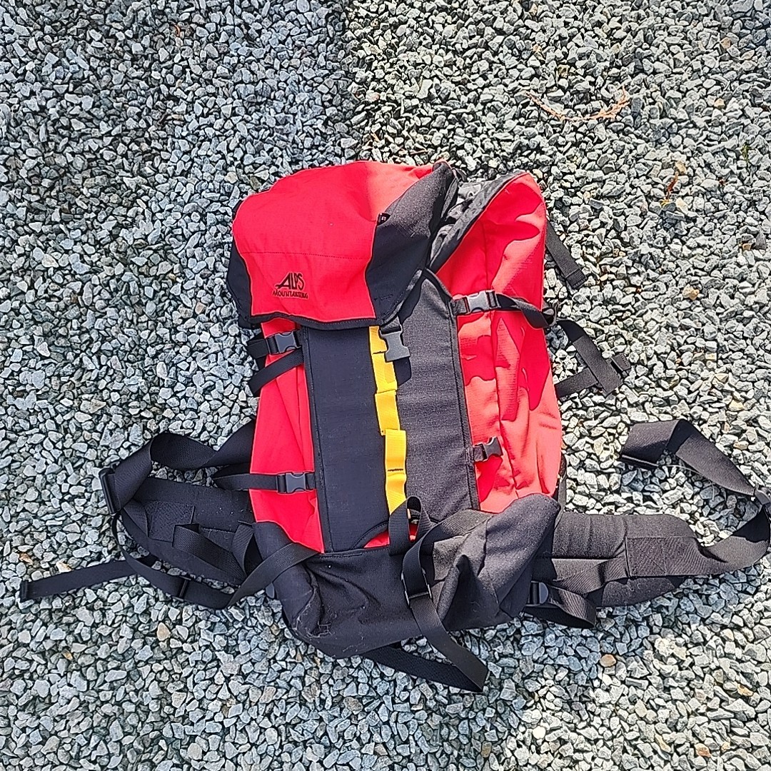 Alps Mountaineering Hiking Backpack Internal Frame Black And Red