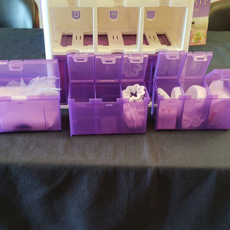 Wilton Ultimate Decorating Set Cake Decorating Kit w/ Organizer Case 177pc gallery
