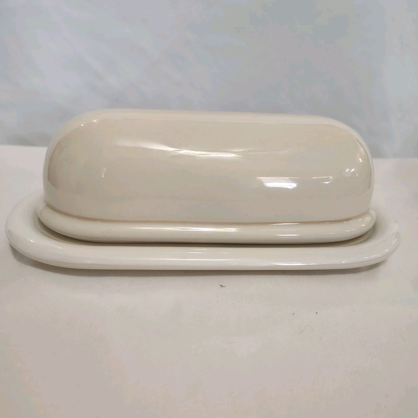Epoch NORWAY Covered 1/4 lb Butter Dish White Cream Tan Stoneware 7-7/8" EUC gallery