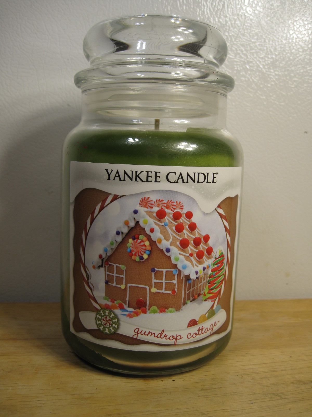 VERY RARE Yankee Candle GUMDROP COTTAGE Discontinued Vaulted Unlit 22oz gallery