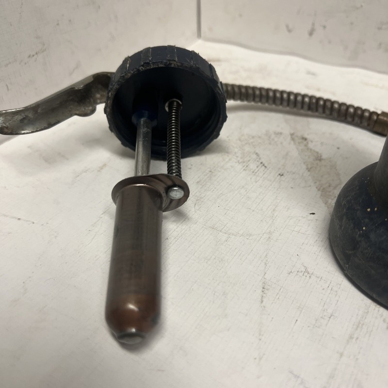 Vintage Eagle 33F Pump Oiler- with Flexible Metal Spot - gallery