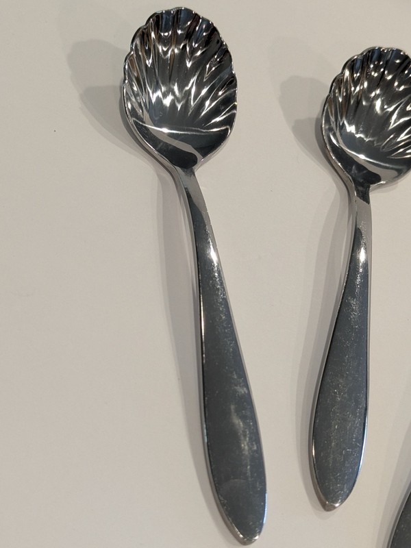 Oneida Mooncrest Stainless Sugar Shell Spoons And Butter Knife/Spreader gallery