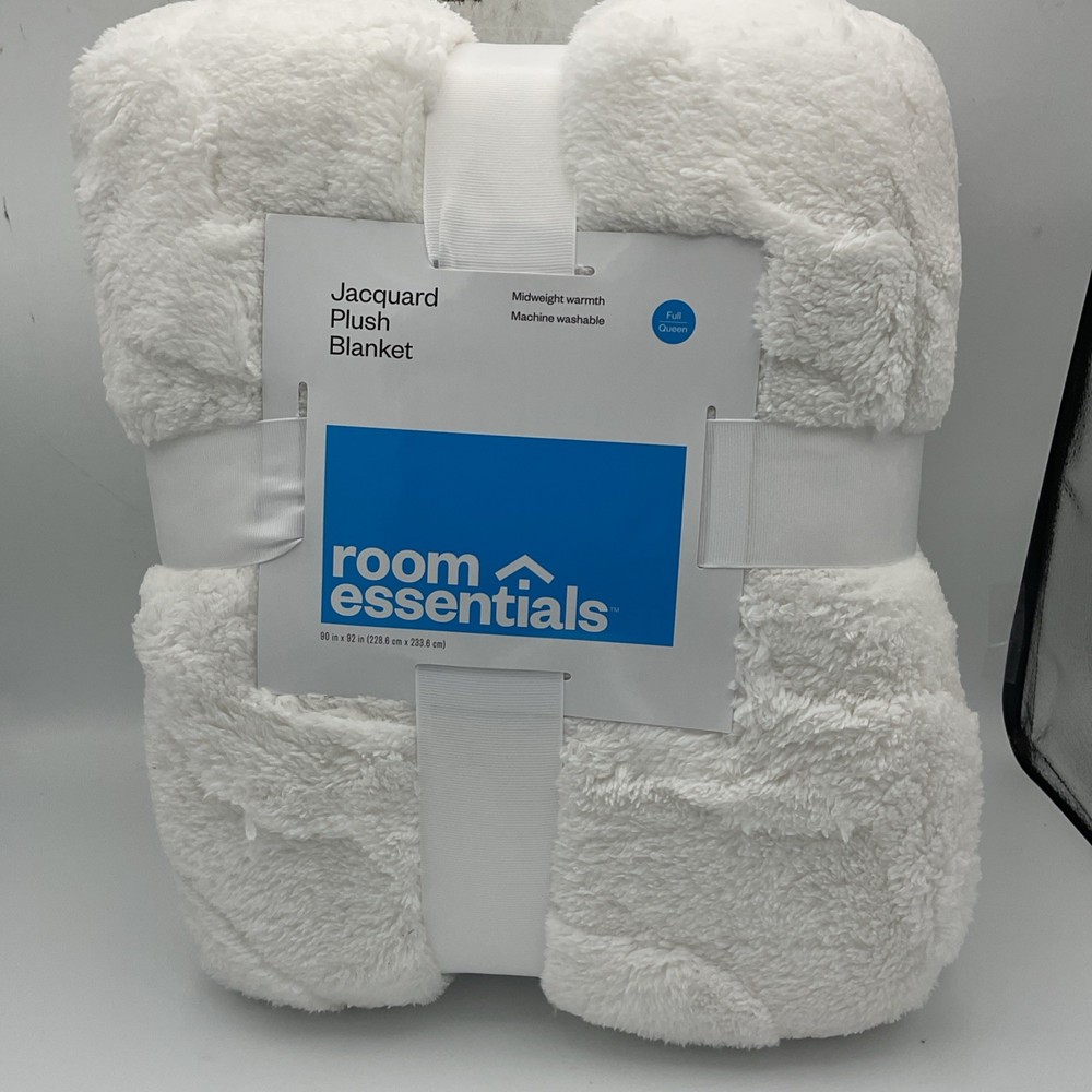 Room Essentials Full/Queen Jacquard Plush Blanket White 90in x 92in