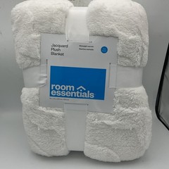 Room Essentials Full/Queen Jacquard Plush Blanket White 90in x 92in