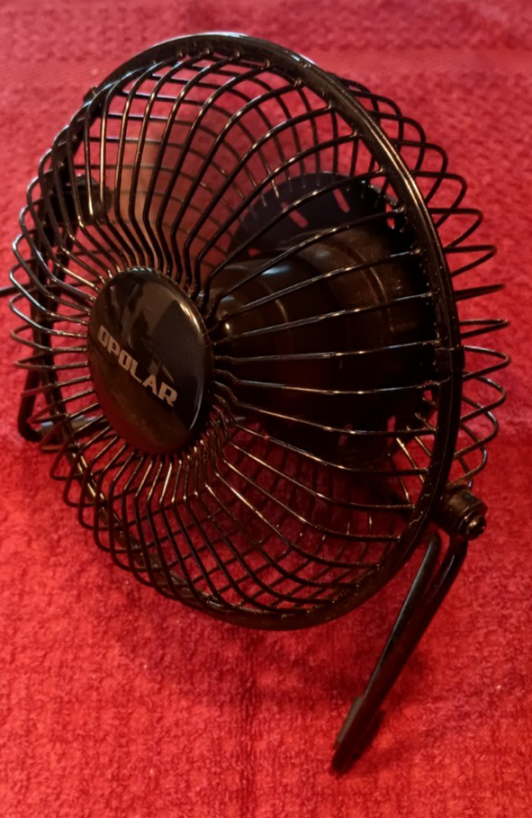 Opolar Mini USB Portable Fan Quiet Operation Black Freestanding Metal Fan gallery
