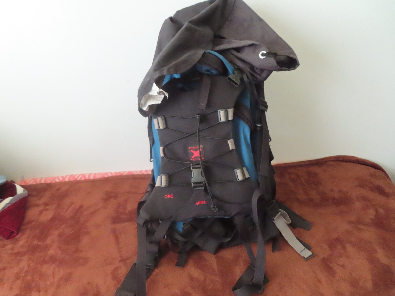 Osprey Ariel  Backpack Blue/black internal frame