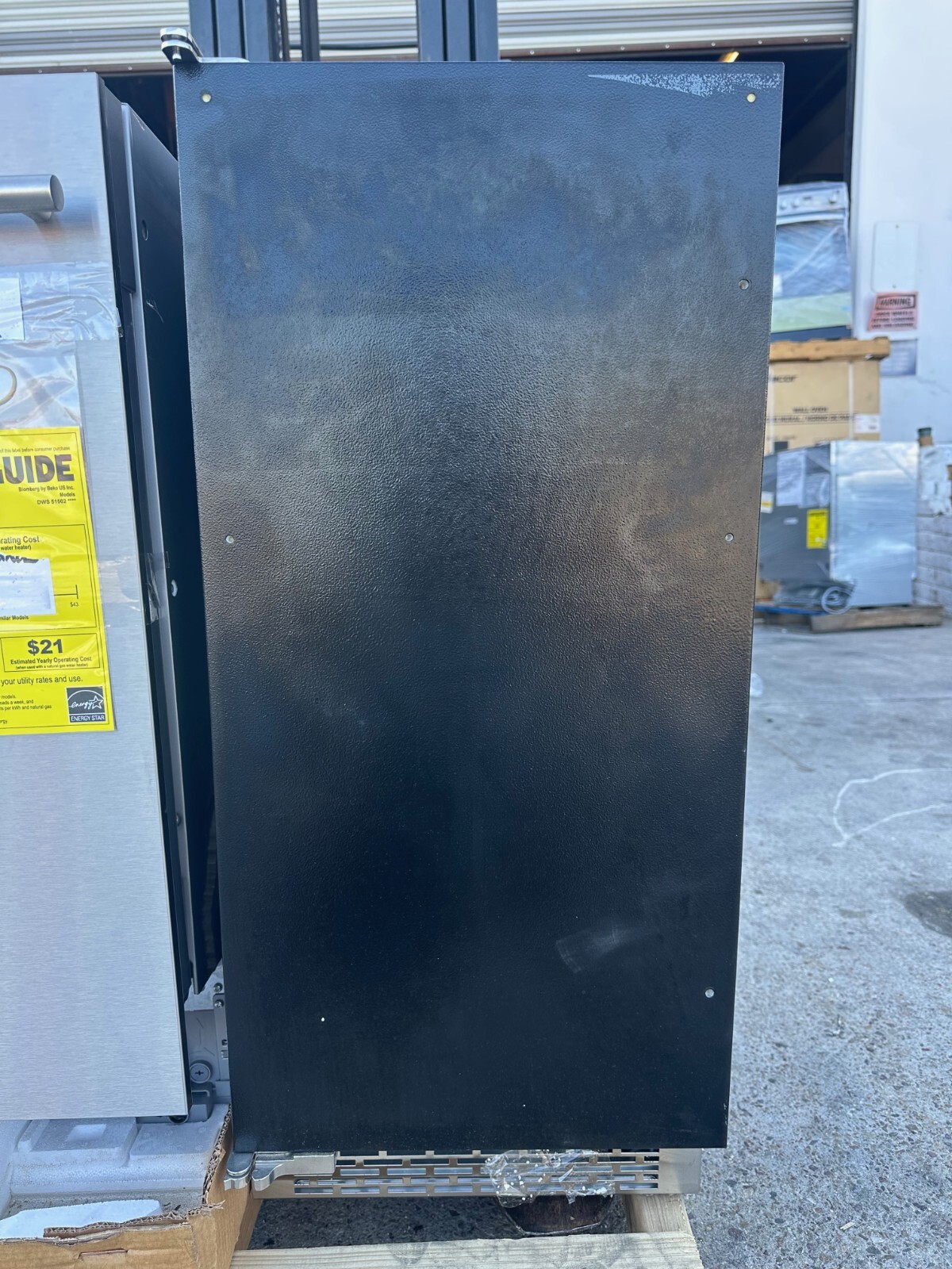 Avallon 15" 26 Lbs. Capacity Built-In and FreeStanding Ice Maker - AIMG151PPRILH gallery