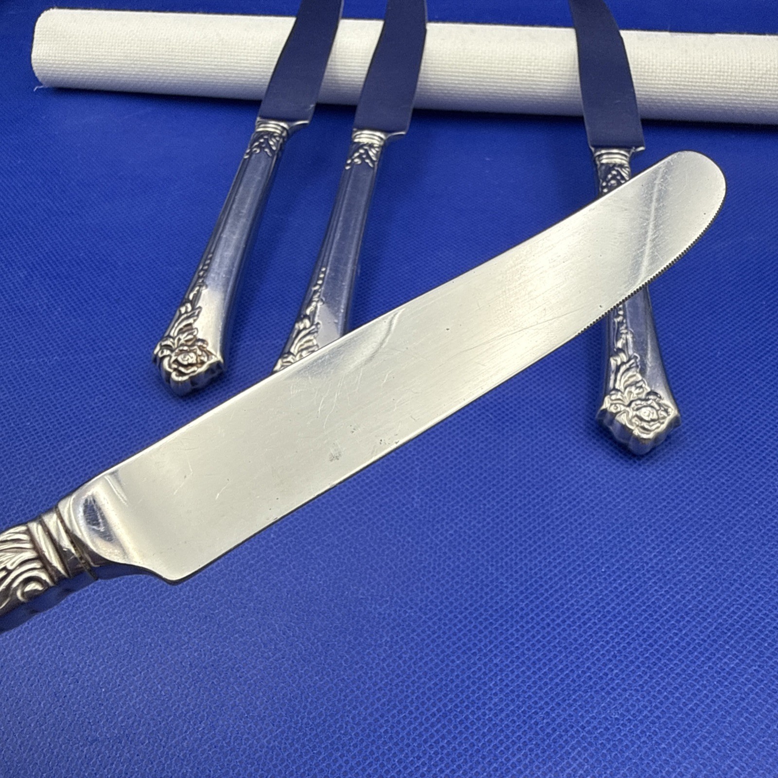 Oneida DAMASK ROSE Stainless Dinner Knife Heirloom CUBE Glossy Flatware Set 4 gallery