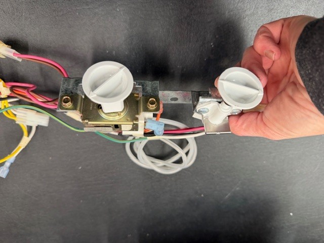 Whirlpool Refrigerator Control Knob Set W10822278, 2198202, 99989726, 1110552 gallery