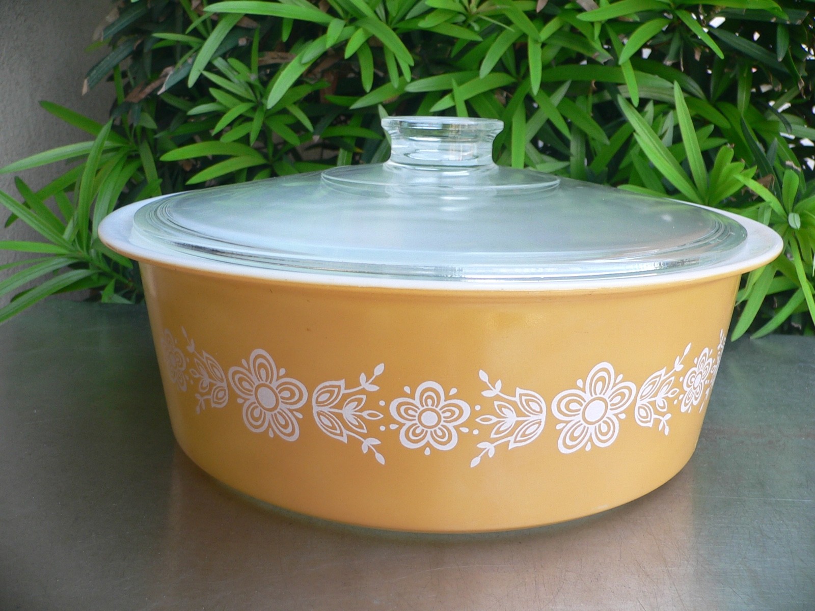 Vintage Pyrex Big Bertha #664 Butterfly Gold 4qt Casserole~Excellent gallery