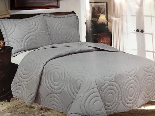 Lavish Home Solid Embossed Quilt Set in SILVER (King - 2 Pillow Shams) gallery