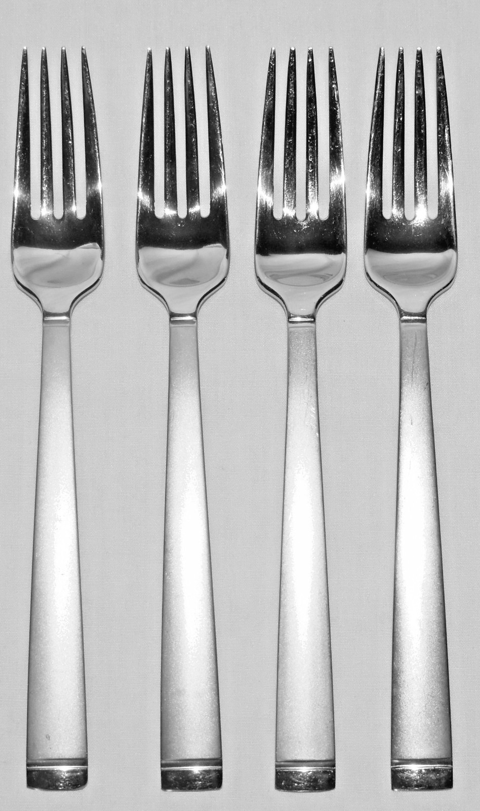 4 Oneida Frost Pattern Stainless Steel Flatware Dinner Forks 7 3/4" gallery