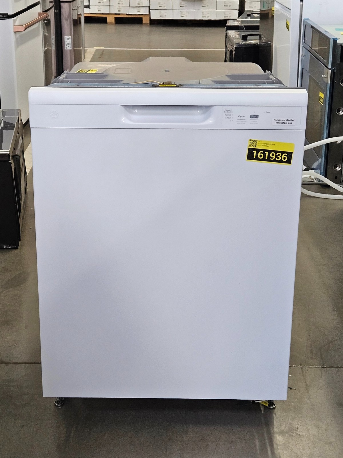 GE GDF460PGTWW 24" White Front Control Dishwasher NOB #161936 gallery
