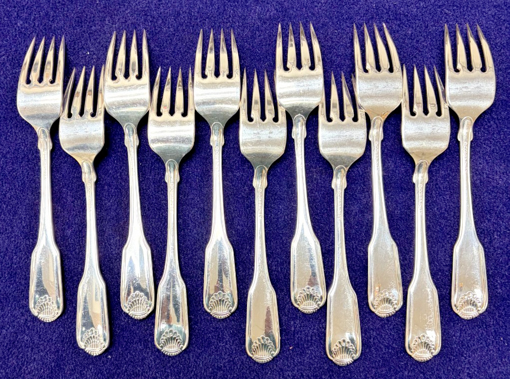 LOT OF 6: Oneida CLASSIC SHELL silver plate Community Salad, Desert forks 5 5/8" gallery