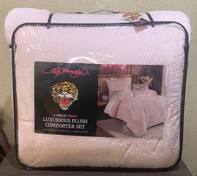 Ed Hardy Light Pink Floral Embossed Plush 3pc TWIN Comforter, Sham & Pillow Set gallery
