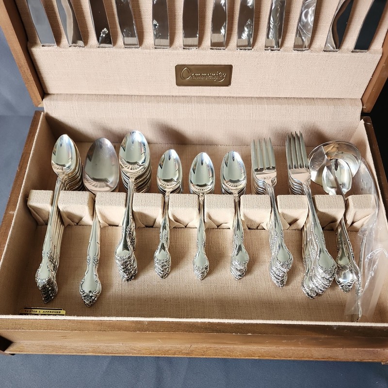 ONEIDA Community Silver Plated Affection 1960 Flatware Pcs with Case gallery