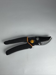 Fiskars 5/8 in. Cut Capacity 9 in. Classic Bypass Pruning Shears CB0515 Locking