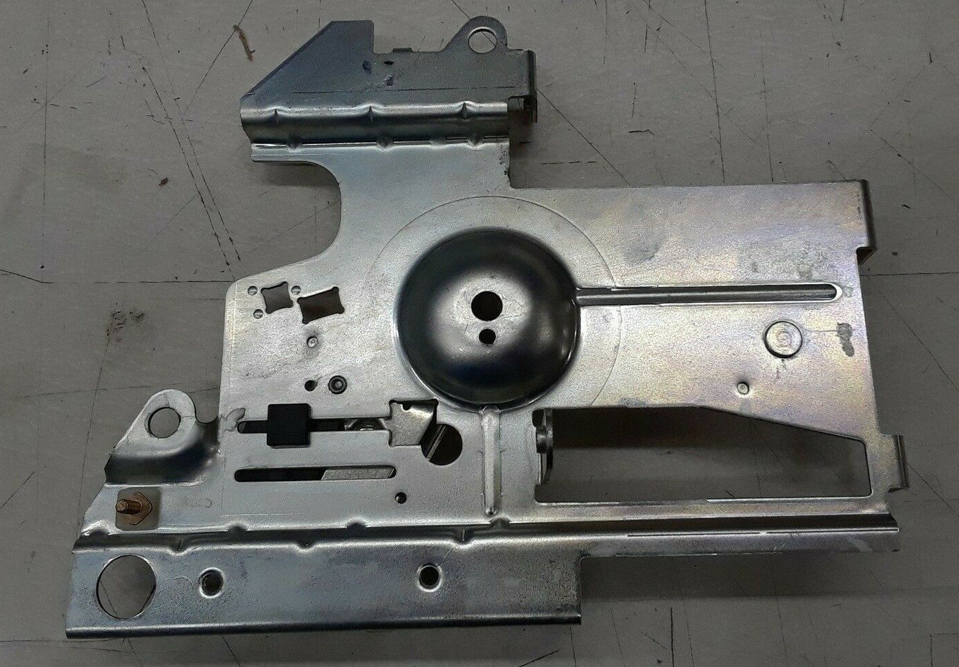 BRIGGS & STRATTON 491726 CONTROL BRACKET 161432,161436,161437,161452 gallery