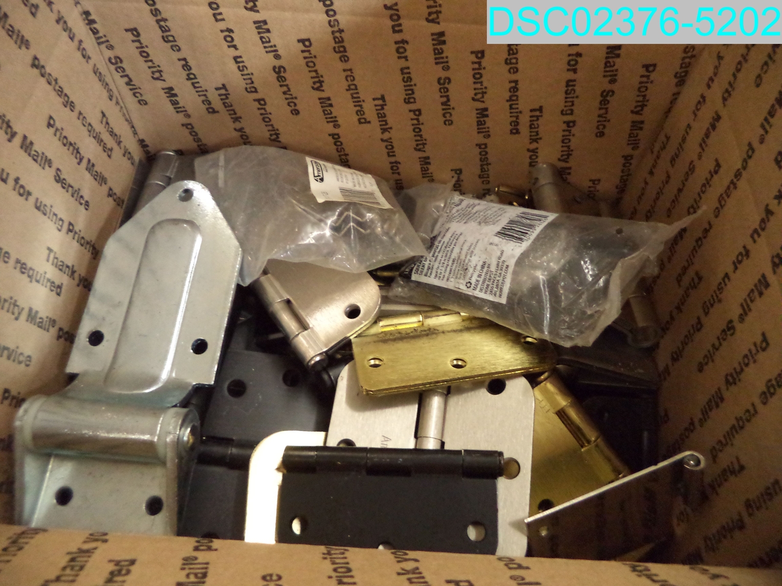 QTY=37 LBS: Hinges Mixed Lot, Many styles and Types gallery