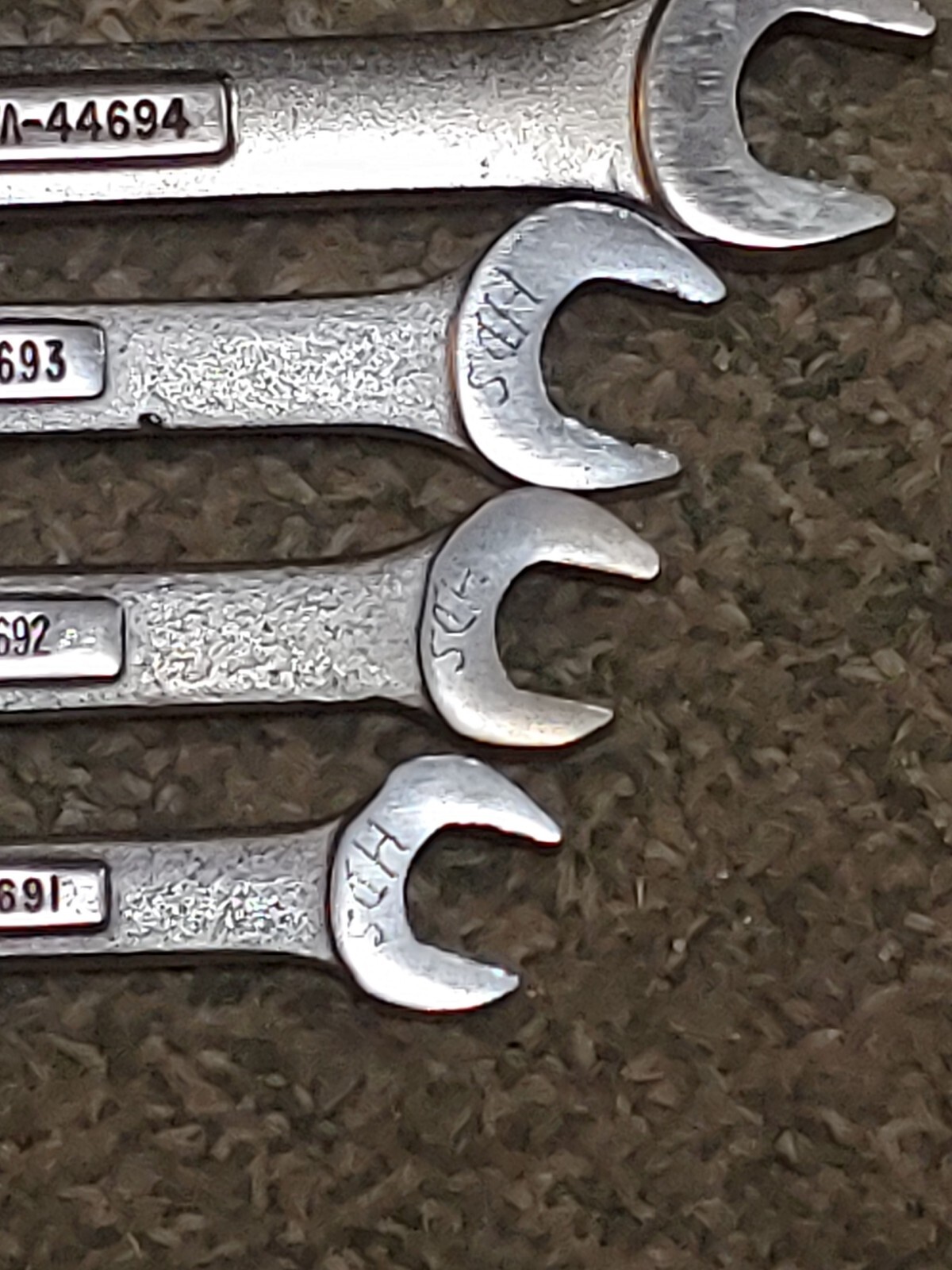 CRAFTSMAN USA SAE 8pc. Combination Wrench Set —- 5/16 TO 11/16 V SERIES 12pt gallery