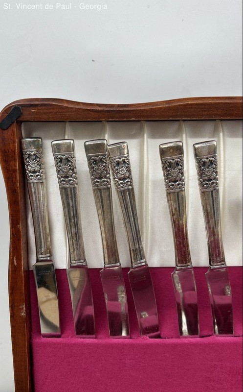 Oneida Community Coronation Silverplate Flatware Set 1936 56 pieces Great Cond. gallery