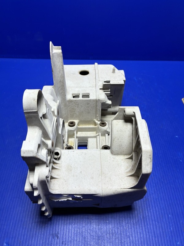STIHL MS210 MS230 MS250 CHAINSAW CRANKCASE / TANK 1123 021 0800----41 gallery