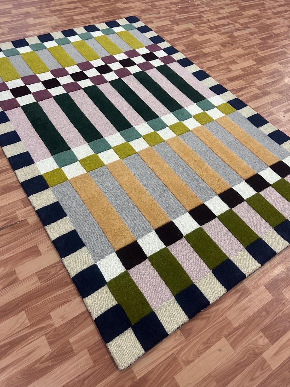 Premium Design 100 % NZ Wool Hand Tufted Multicolor Area Rug gallery
