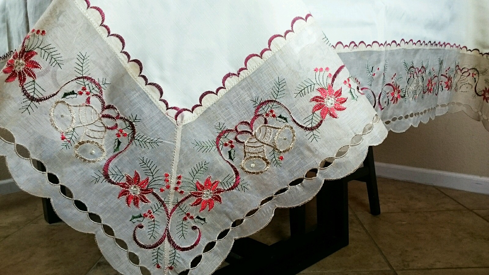 Holiday Christmas 54x72" Polyester Embroidered Red Poinsettia Tablecloth Party gallery
