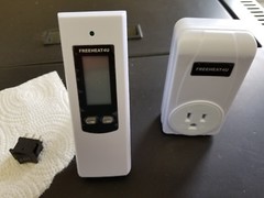 LINE VOLT THERMOSTAT PROGRAMABLE PLUG IN WITH REMOTE CONTROL 110 V WITH SWITCH