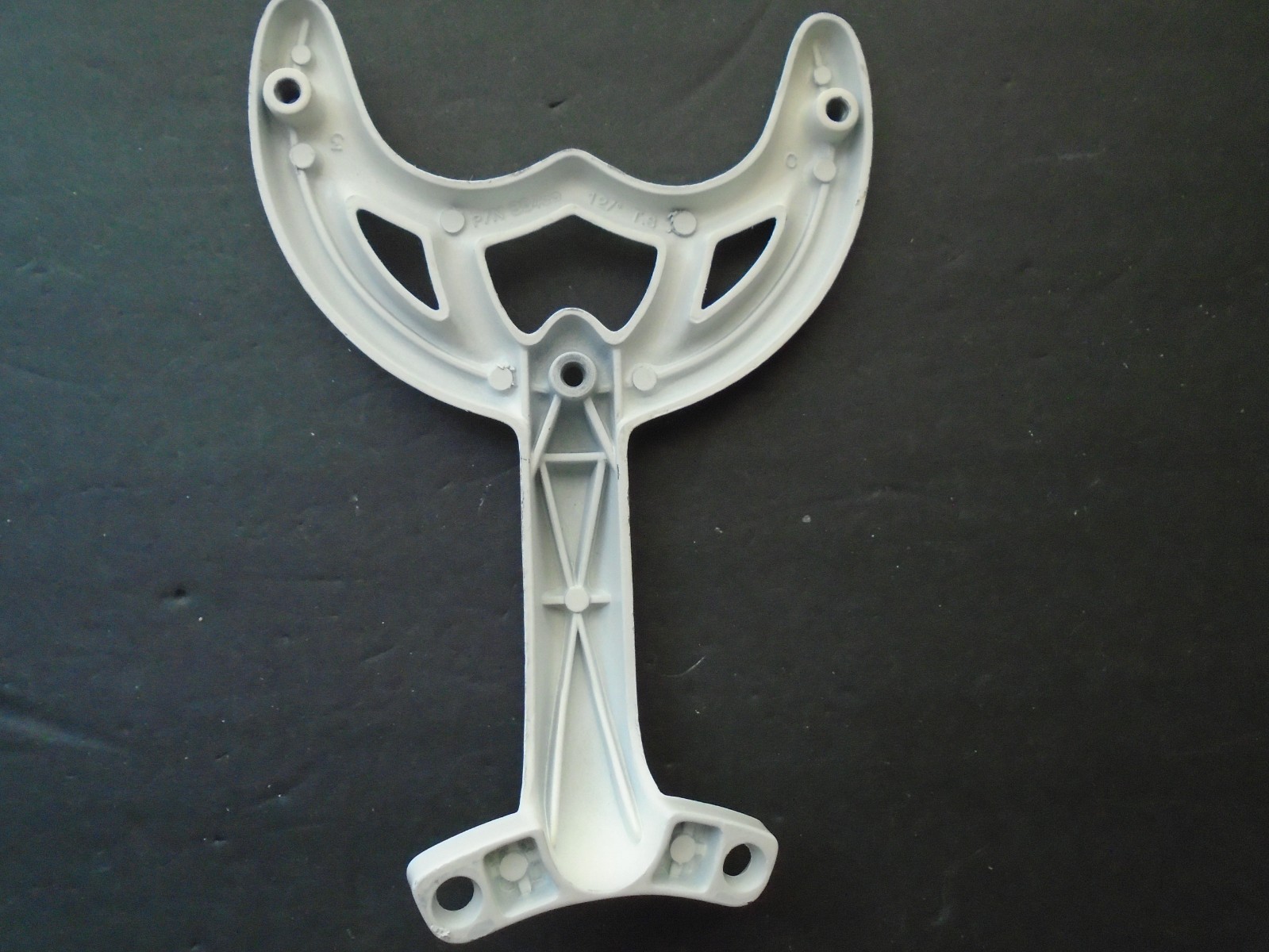 HUNTER 52' CEILING FAN REPLACEMENT ARM/BRACKET WHITE 83469 gallery