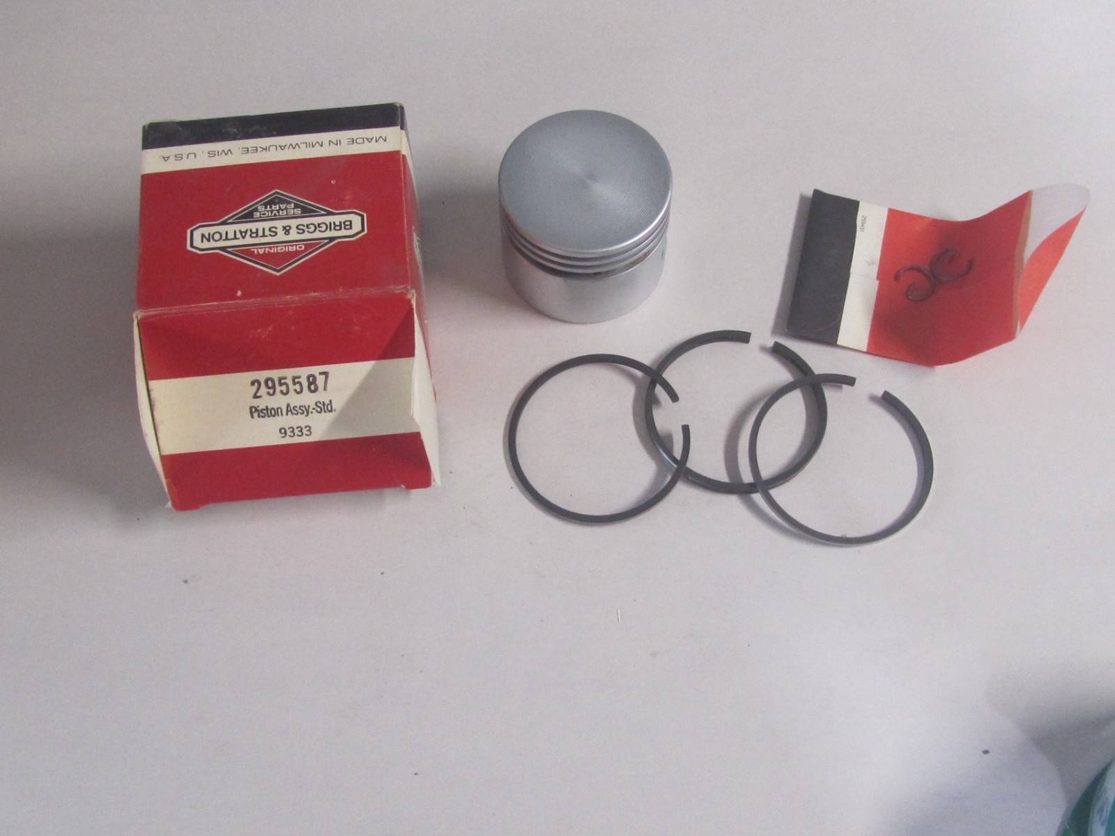 NEW GENUINE OEM BRIGGS & STRATTON 295587 PISTON ASSY-STD gallery