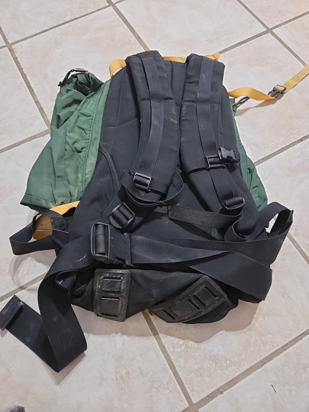 Kelty Glacier ~ Backpack ~ Green / Black ~ Internal Frame Pack 5