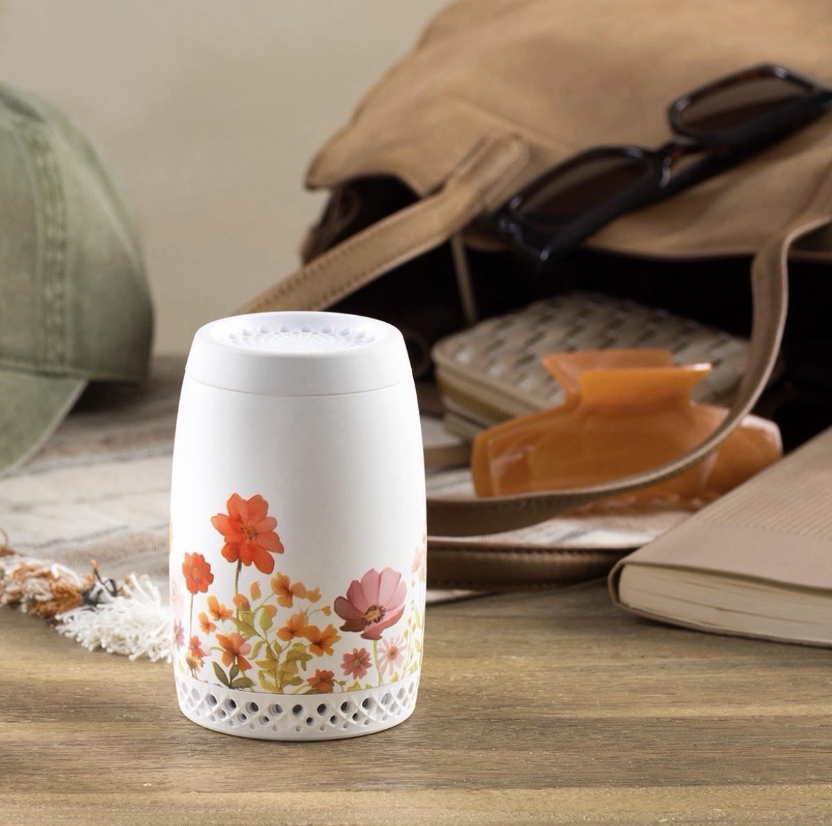 Scentsy Air Go Blooms USB Oil Diffuser Floral Eco Mode White Multicolor gallery