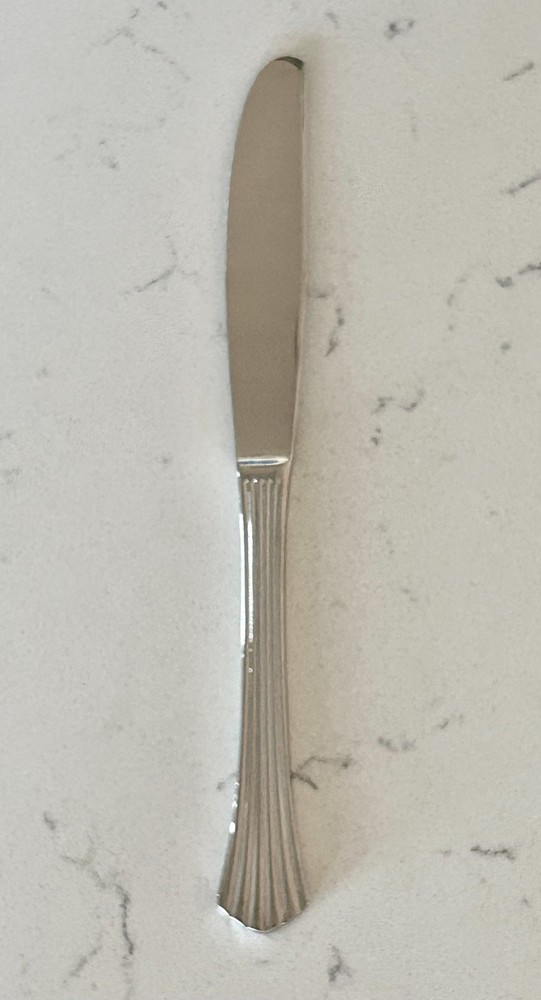 ONEIDA Saratoga Solid Modern Knife Mult Avail 18/10 Stainless Ribbed Scalloptip
