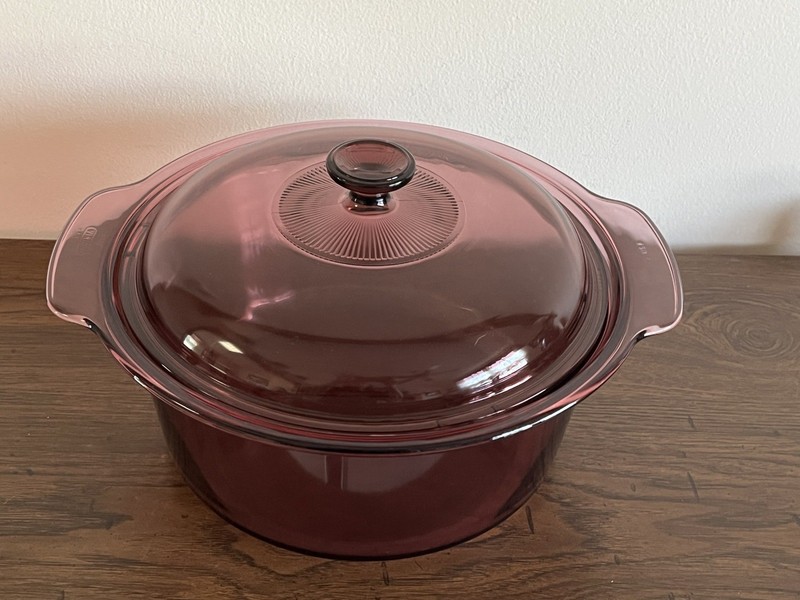 EUC ~ VISIONS Corning Ware ~Cranberry 5L Dutch Oven Stock Pot with Lid gallery