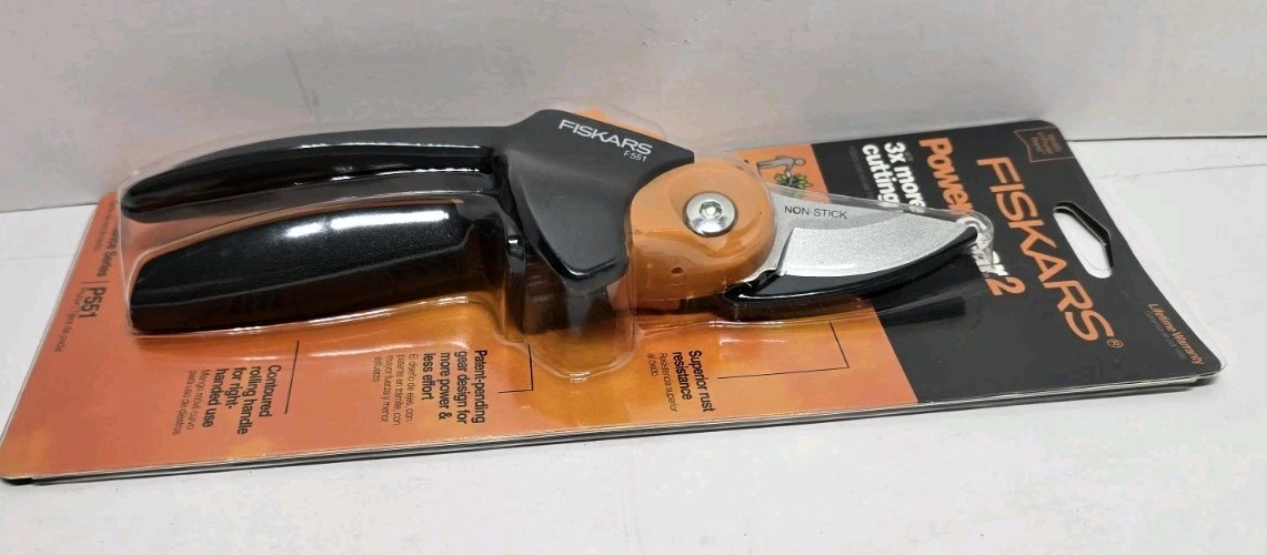 Fiskars P551 PowerGear2 Pruner 3X More Cutting Power 3/4” Capacity gallery