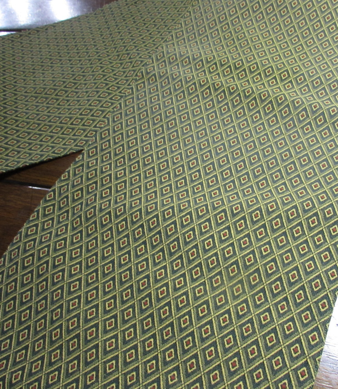 TABLE RUNNER Diamond Ogee Geometric Green Red Yellow 14.5 x 74 Cottagecore gallery
