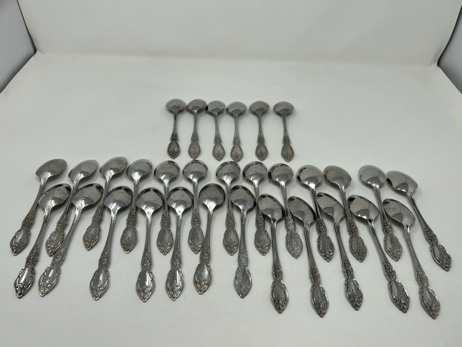 Oneida Stainless 18/0 Flatware WORDSWORTH Teaspoons - Lot of 31 - 5.93 inches gallery