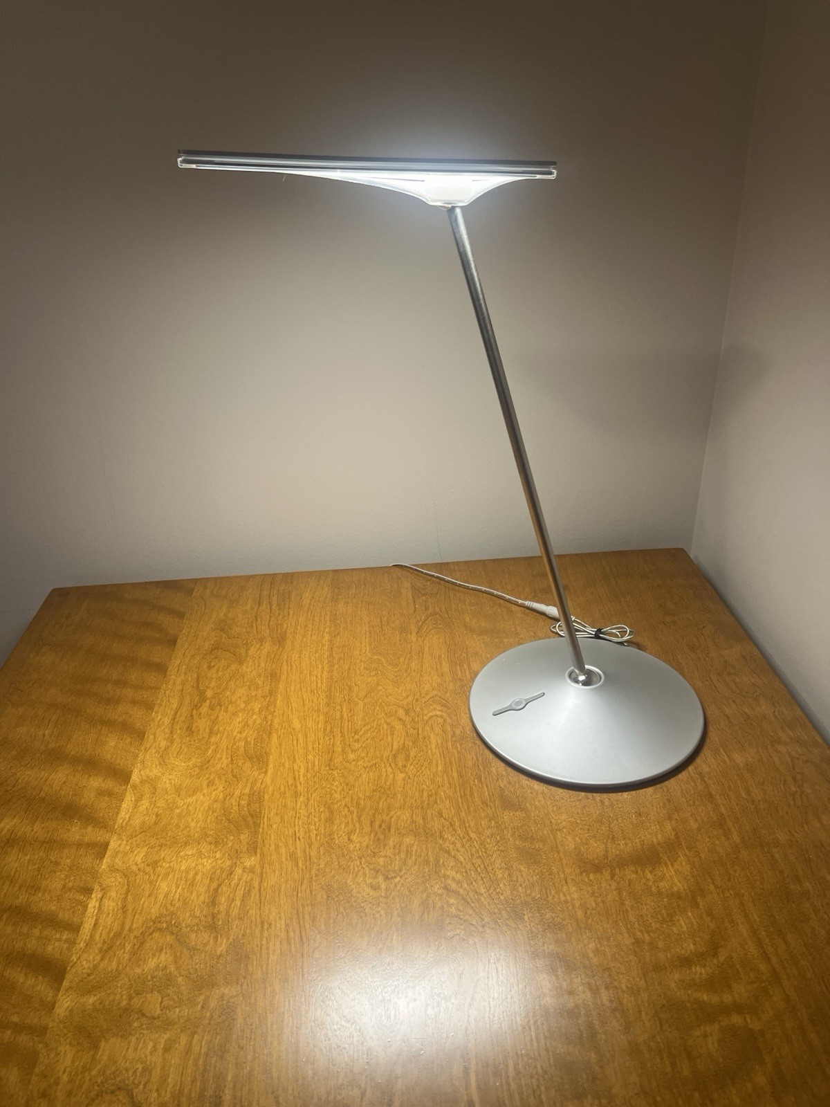 Humanscale Horizon Silver Desk Lamp LED Adjustable EUC gallery