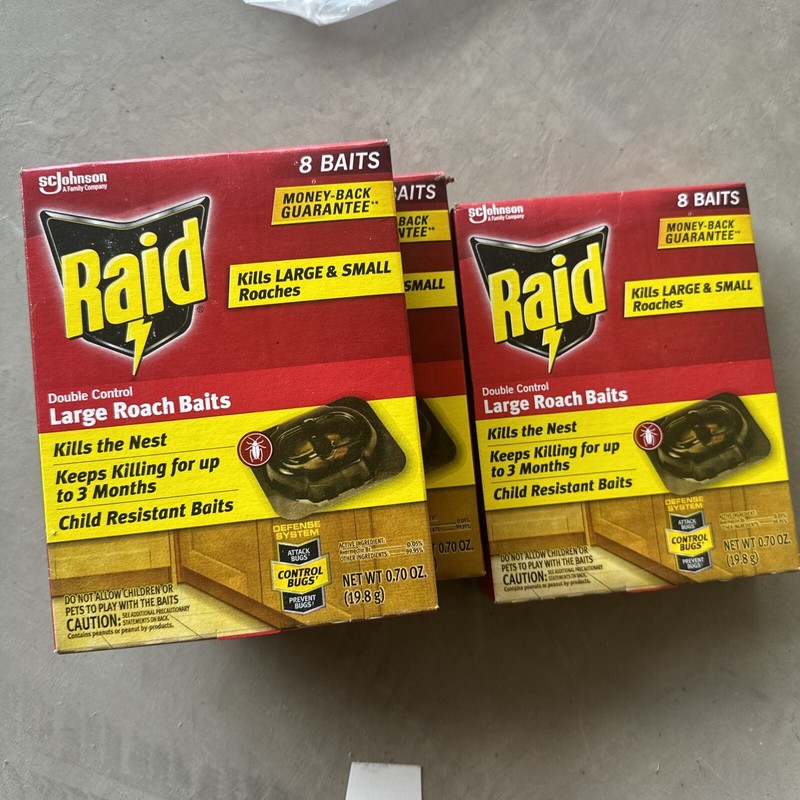 Raid, Large Roach Baits, 8 Baits, Kills the Nest, Up to 3 Months, 3 Box gallery